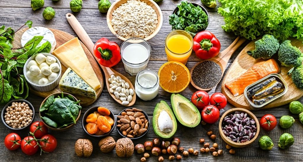 מגוון מזונות בריאים